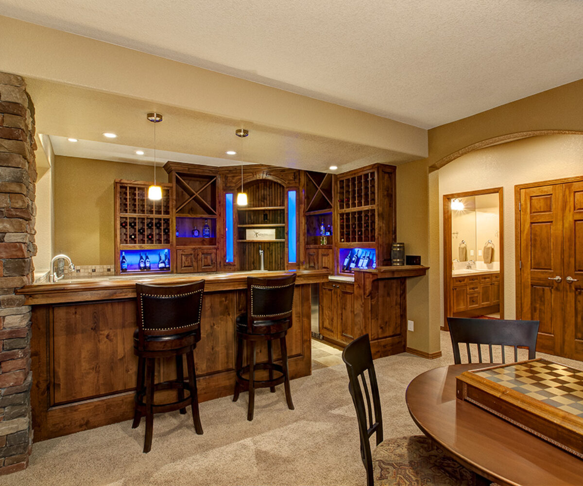 5 Reasons to Invest in Custom Cabinets When Finishing Your Basement