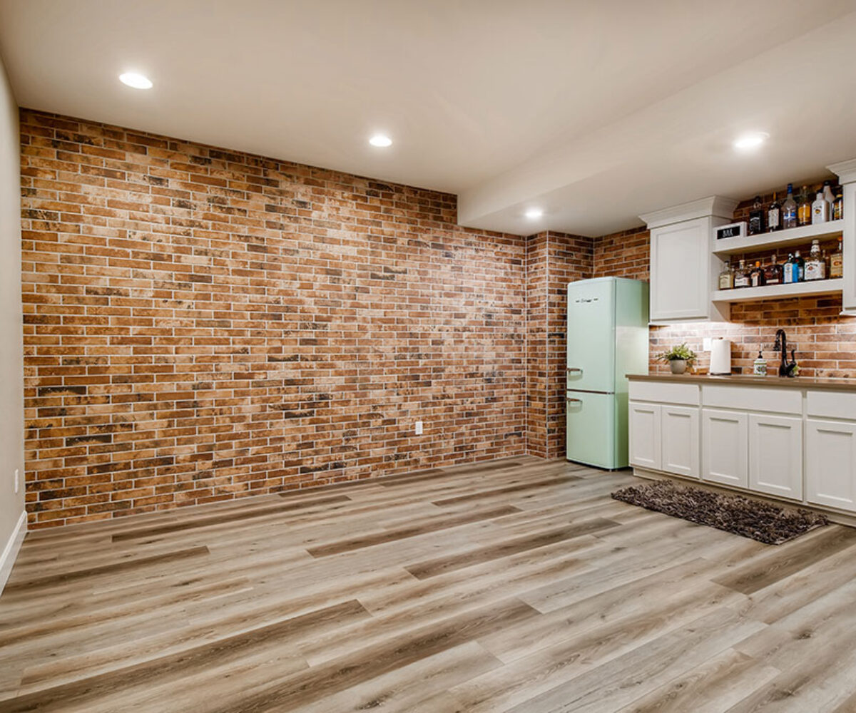 10 Tips for Decorating Your Basement Walls